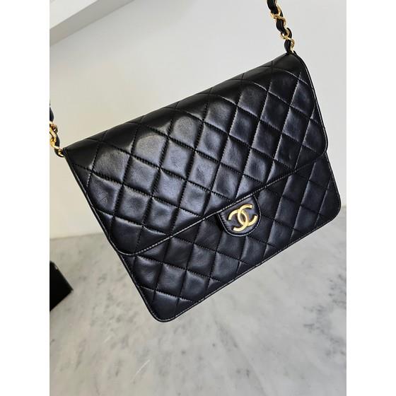 Vintage and Musthaves. Chanel 2.55 timeless classic flap bag