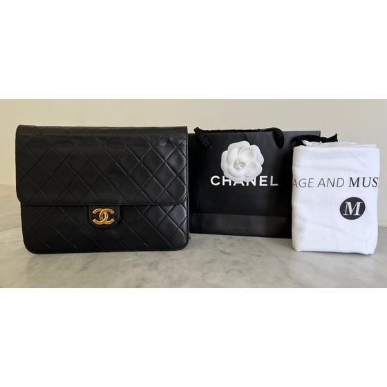 Vintage and Musthaves. Chanel medium/large 2.55 timeless classic single  flap bag with wallet VM221048