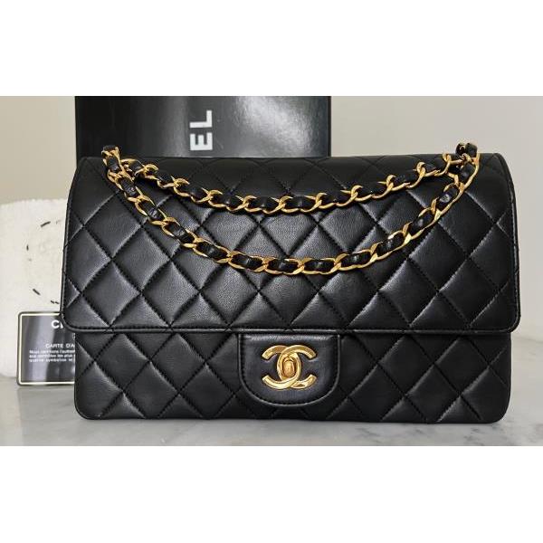 Timeless Chanel medium flat bag, seasonal Black Leather ref.418592