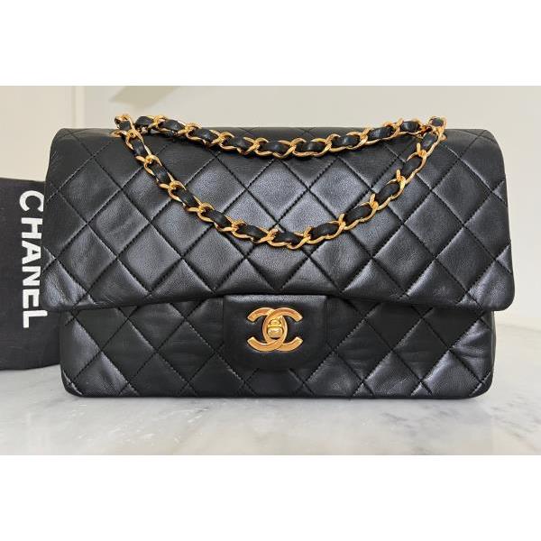 Vintage and Musthaves. Chanel medium 2.55 timeless classic double flap bag