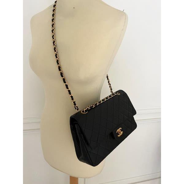 Vintage and Musthaves. Chanel medium 2.55 timeless classic double flap bag