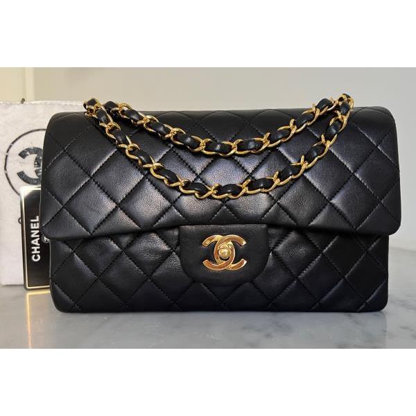 Vintage and Musthaves. Chanel small 2.55 timeless classic double flap bag  VM221041