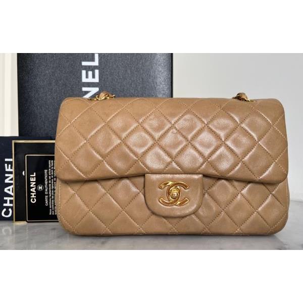 File:Chanel CLASSIC Double Flap 2.55 .jpg - Wikimedia Commons