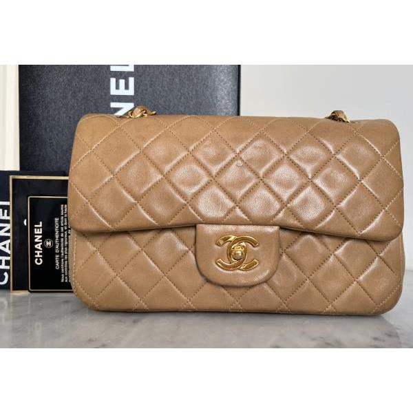 Vintage and Musthaves. Chanel small beige/camel 2.55 timeless classic  double flap bag VM221051