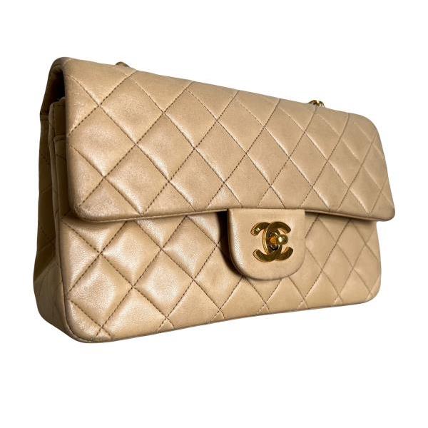 File:Chanel CLASSIC Double Flap 2.55 .jpg - Wikimedia Commons