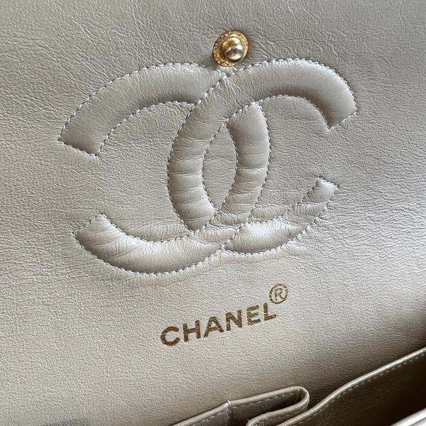 Beige Leather Chanel Medium Flap Bag ref.831802 - Joli Closet
