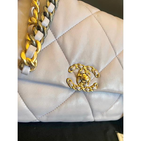 chanel 19 bag small