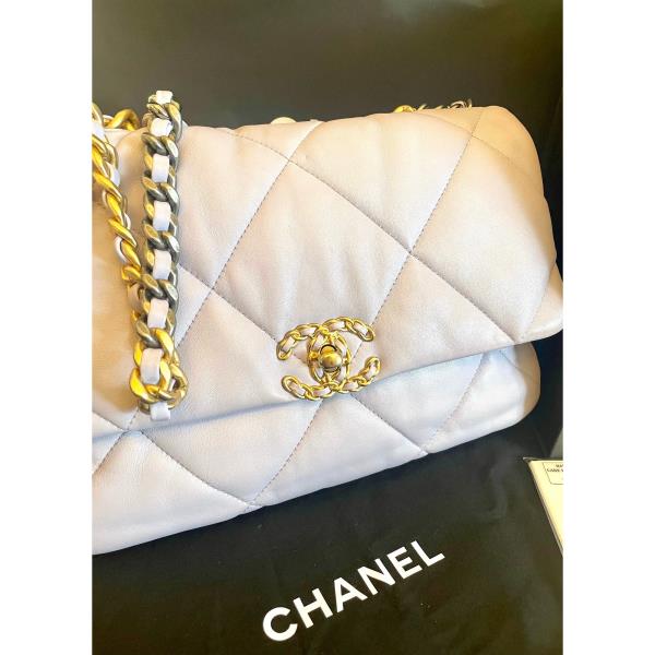 Chanel 19 Small White