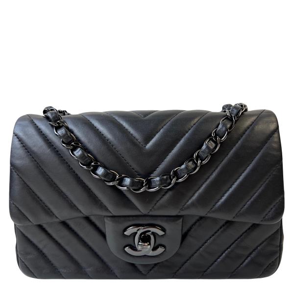 Vintage and Musthaves. Chanel mini So Black chevron bag VM221139