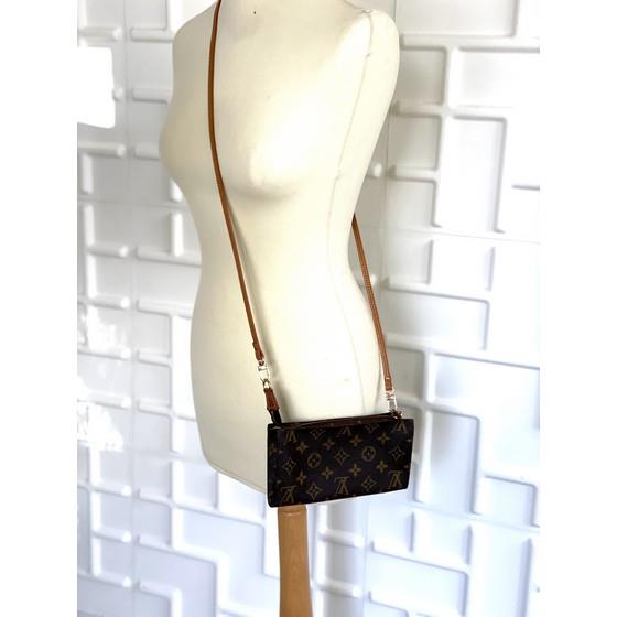 Vintage and Musthaves. Louis Vuitton crossbody clutch/pouch