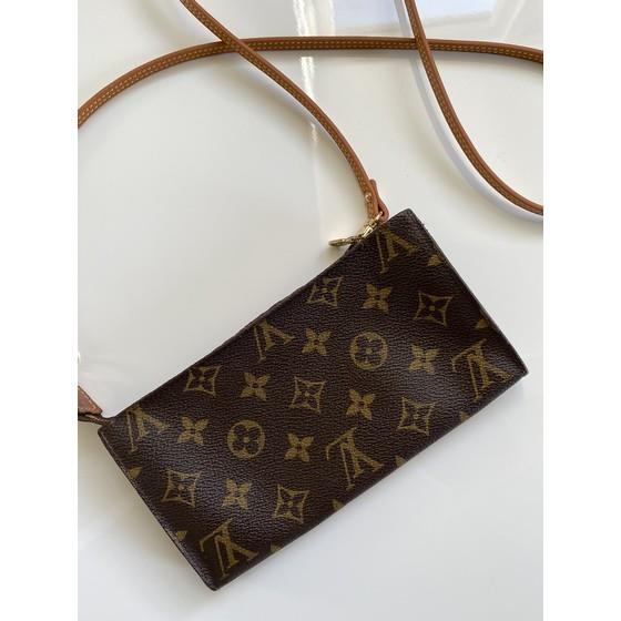 Vintage and Musthaves. Louis Vuitton crossbody clutch/pouch GM