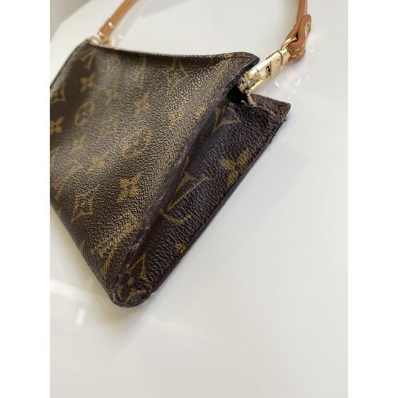 Vintage and Musthaves. Louis Vuitton crossbody clutch/pouch GM