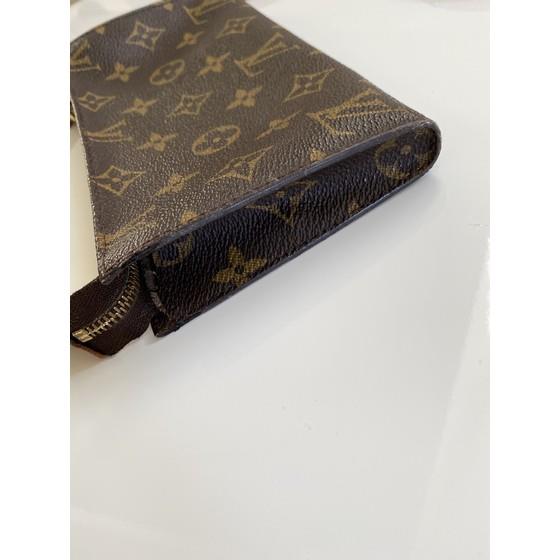 Vintage and Musthaves. Louis Vuitton crossbody clutch/pouch GM