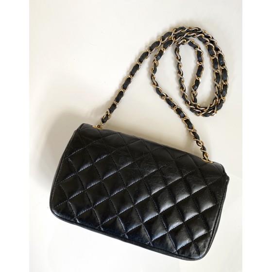 Vintage and Musthaves. Chanel timeless 2.55 mini rectangular in black  lambskin with gold hardware