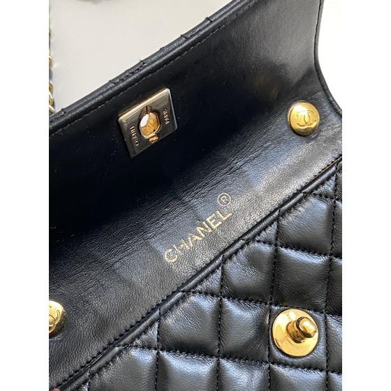 Vintage and Musthaves. Chanel timeless 2.55 mini rectangular in black  lambskin with gold hardware