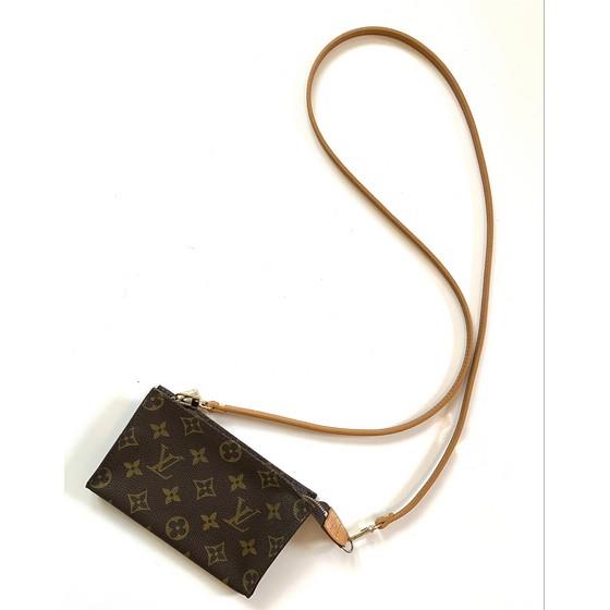 Vintage and Musthaves. LOUIS VUITTON monogram crossbody bag