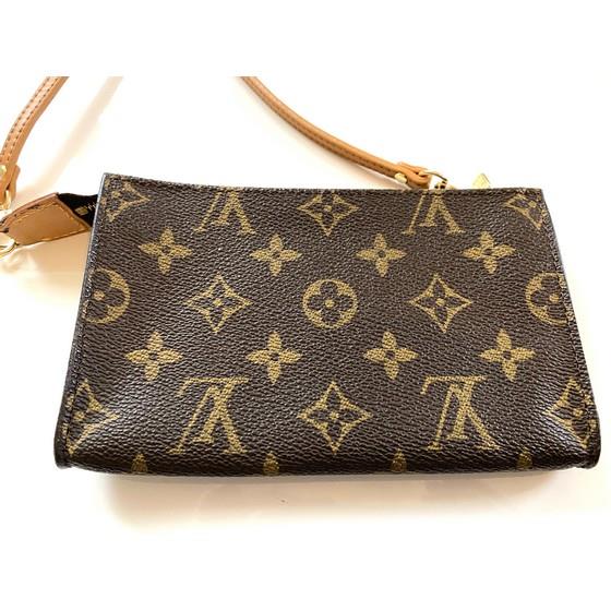Vintage and Musthaves. Louis Vuitton crossbody clutch/pouch