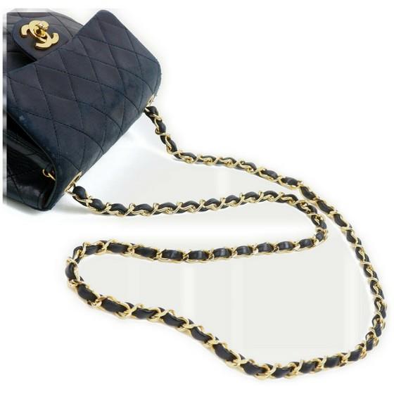 Vintage and Musthaves. Chanel timeless 2.55 square classic mini bag