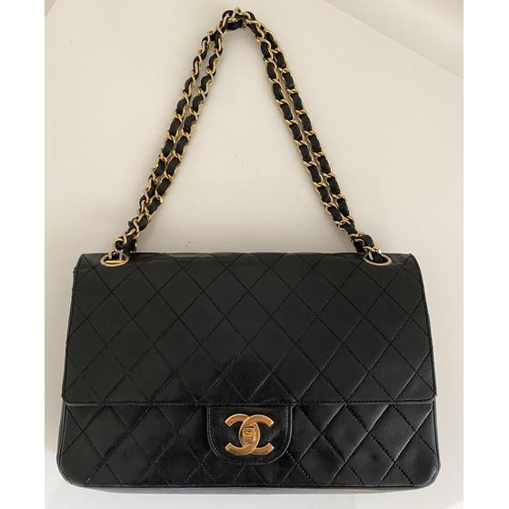 Vintage and Musthaves. Chanel 2.55 medium classic timeless double