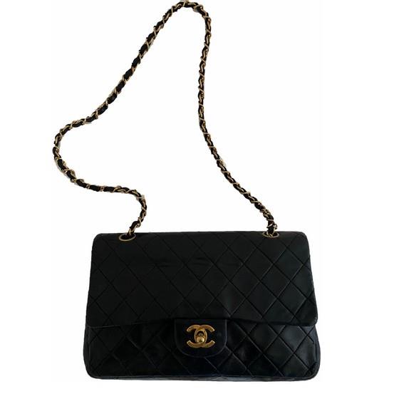 Vintage and Musthaves. Chanel medium/large 2.55 timeless classic