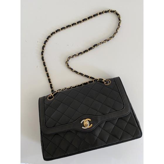 Vintage and Musthaves. Chanel black medium double flap bag Paris