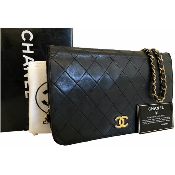 Vintage and Musthaves. Chanel medium/large 2.55 timeless classic single  flap bag with wallet VM221048