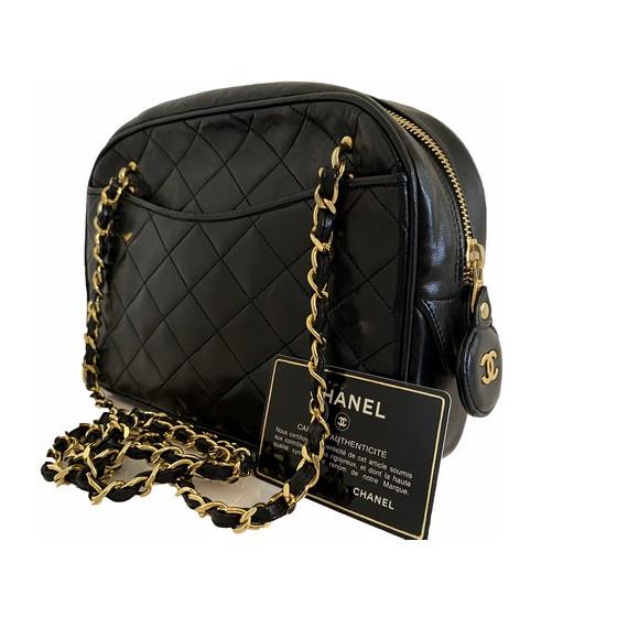 Vintage and Musthaves. Chanel classic crossbody ziptop camera bag