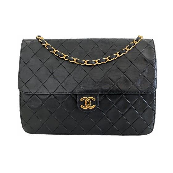 Vintage and Musthaves. Chanel 2.55 medium classic flap bag