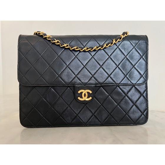 Vintage and Musthaves. ***Final Price*** Chanel medium/large 2.55