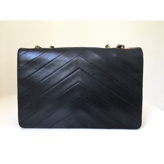 Picture of SPECIAL PIECE: Chanel chevron flap bag