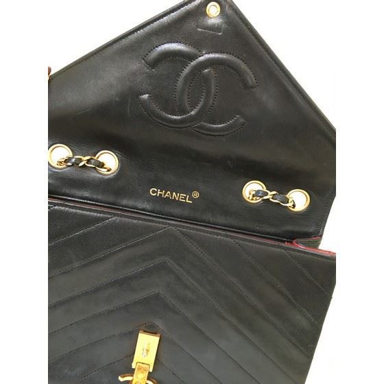Picture of SPECIAL PIECE: Chanel chevron flap bag