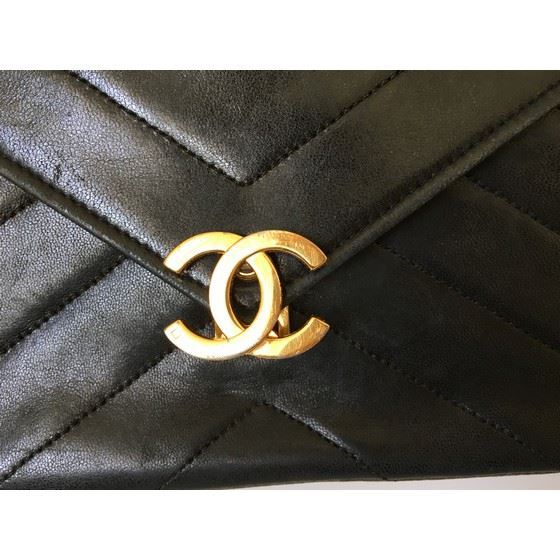 Picture of SPECIAL PIECE: Chanel chevron flap bag