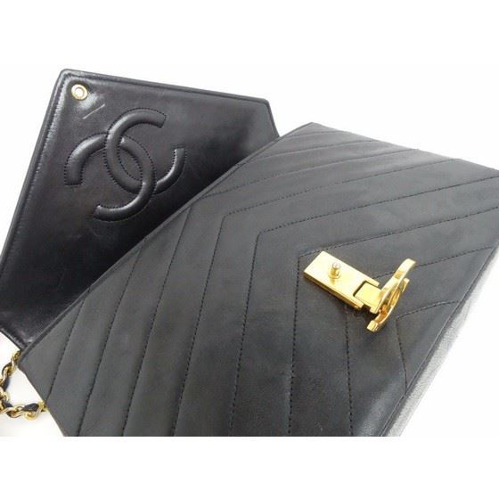 Picture of SPECIAL PIECE: Chanel chevron flap bag