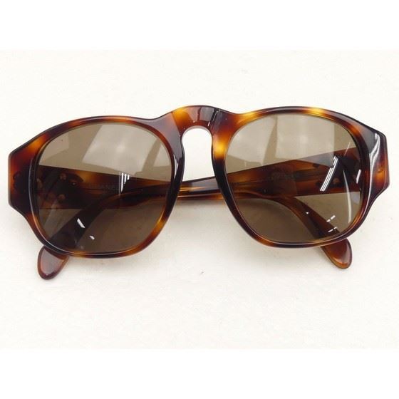 Vintage and Musthaves. Chanel tortoiseshell sunglasses