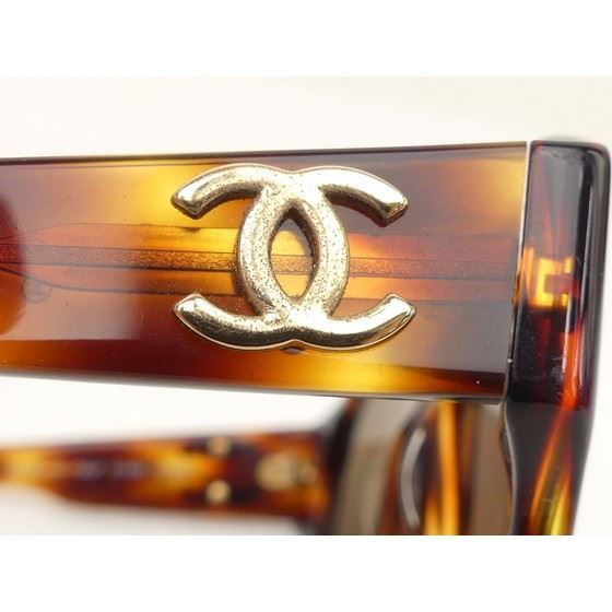 Picture of Chanel tortoiseshell sunglasses