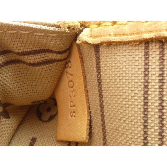 Picture of Louis Vuitton Neverfull MM bag