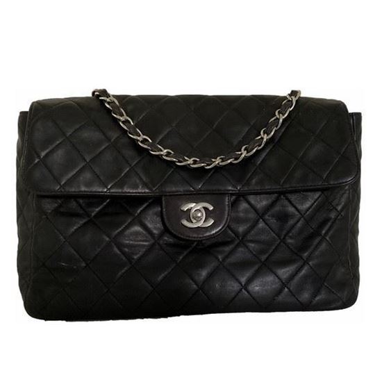 Vintage and Musthaves. Chanel 2.55 classic timeless jumbo