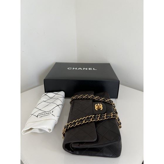 Chanel White Caviar Medium Classic Double Flap Bag ○ Labellov ○ Buy and  Sell Authentic Luxury