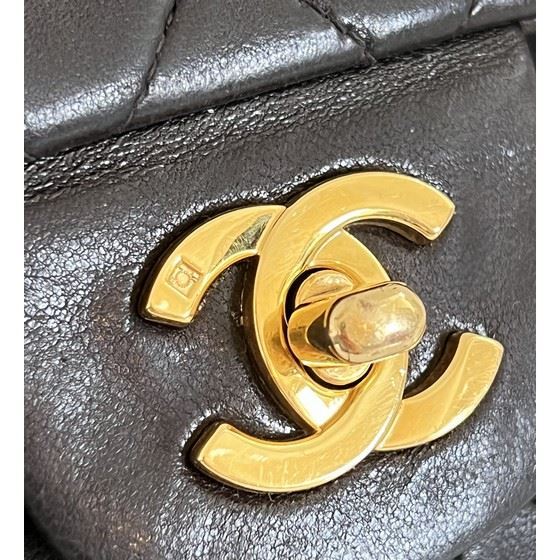 Vintage and Musthaves. Chanel small 2.55 timeless classic double